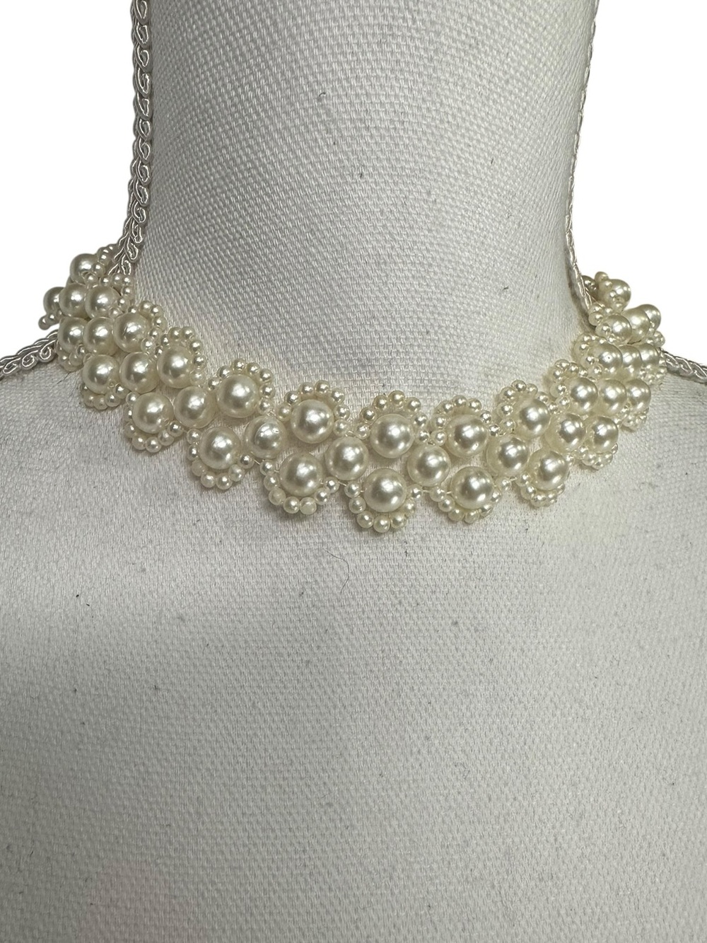 Vintage / 80’s Pearl Style Collar Choker Crochet Pattern Statement Necklace Goth